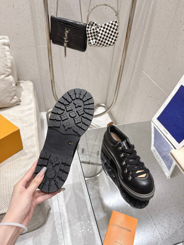 Scarpe da trekking LV Pharrell e Nigo in pelle di pecora nera 383741