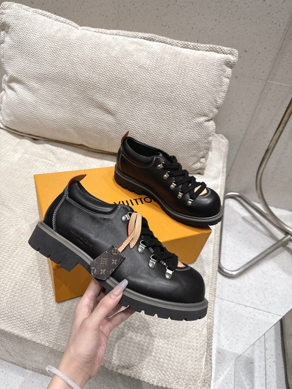 Scarpe da trekking LV Pharrell e Nigo in pelle di pecora nera 383741