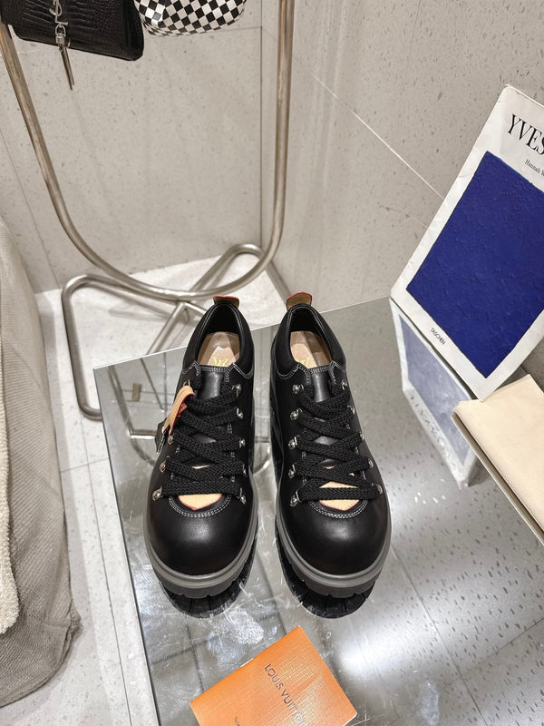 Scarpe da trekking LV Pharrell e Nigo in pelle di pecora nera 383741