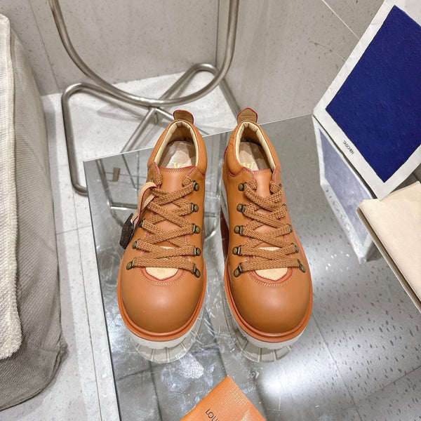Scarpe da trekking LV Pharrell e Nigo in pelle di pecora marrone 383744