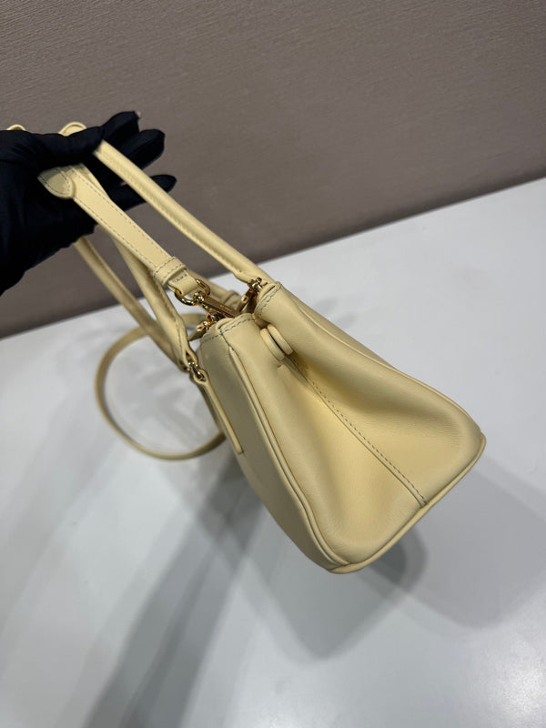 PRA New killer bag in pelle di vitello beige chiaro 340514