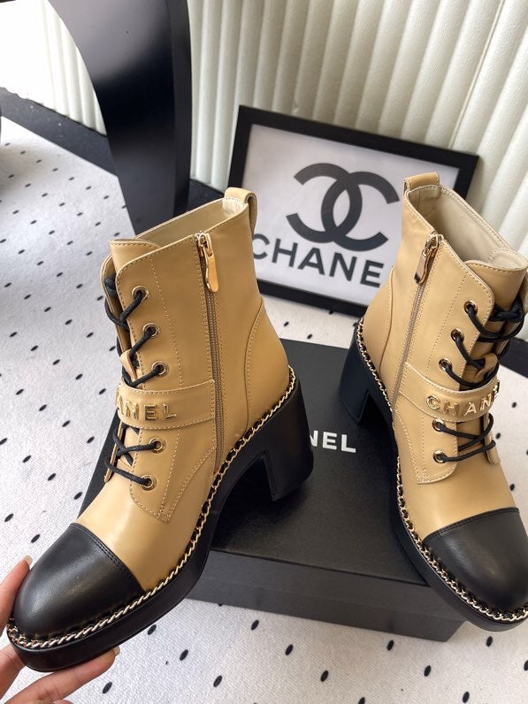 CC Buckle Ankel Boots With Chain 100mm Beige Black Sheepskin GHW 432500