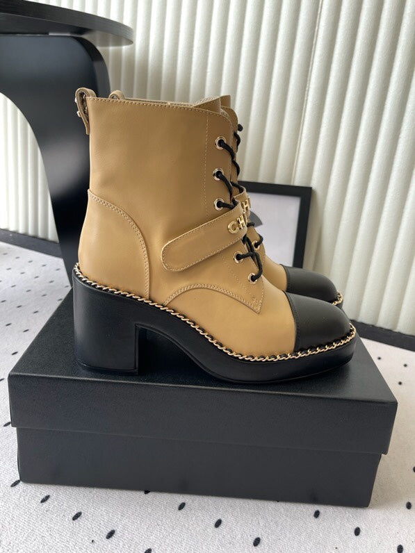 CC Buckle Ankel Boots With Chain 100mm Beige Black Sheepskin GHW 432500