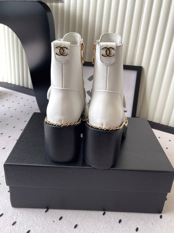 CC Buckle Ankel Boots With Chain 100mm White Black Sheepskin GHW 432501