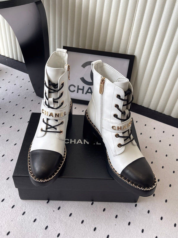 CC Buckle Ankel Boots With Chain 100mm White Black Sheepskin GHW 432501