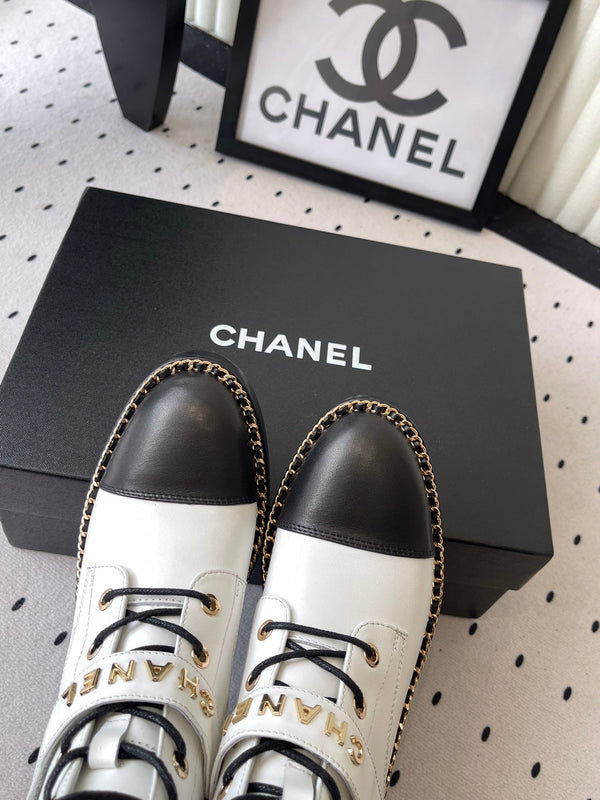 CC Buckle Ankel Boots With Chain 100mm White Black Sheepskin GHW 432501