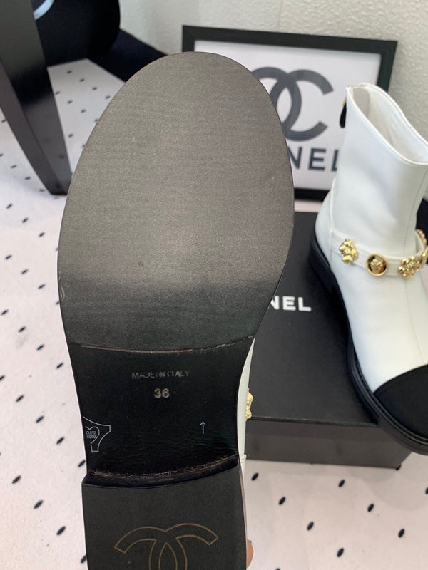 CC 24 Mold GHW Classic Ankle Boots 30mm Black White Sheepskin 432511