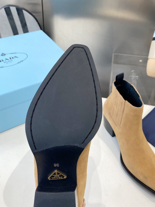 PRA classic pointed-toe boots beige suede