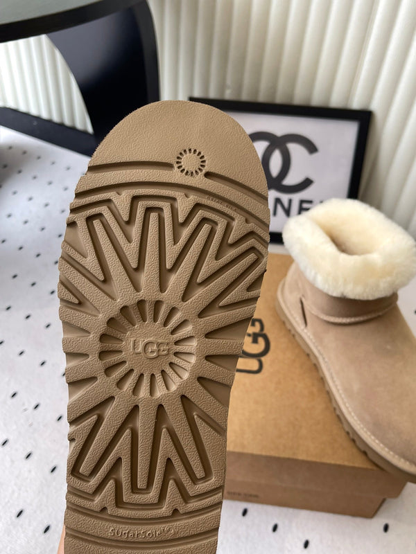 UGG Classic Ultra Mini Taslyn Boots Beige Suede And Wool 514145