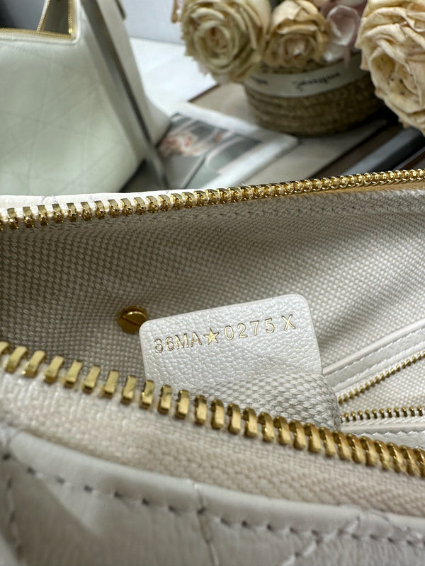 CD Medium Dior Voyage Bag 28cm White Macrocannage Calfskin 288631