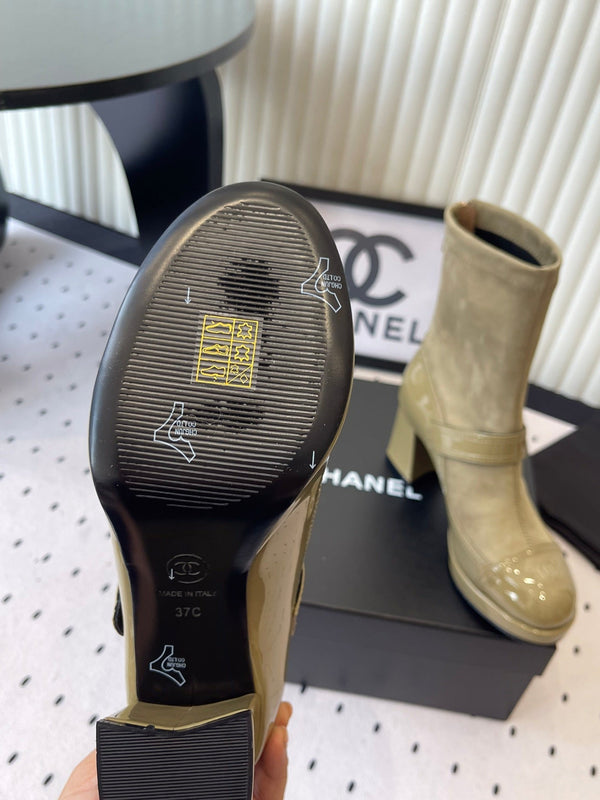 CC 25 Short Boot Olive Green Suede Patent Leather 514104