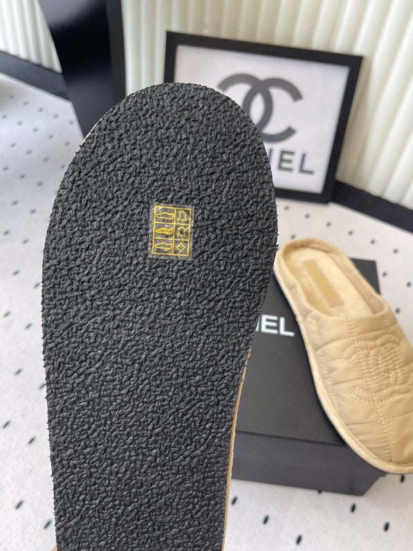 CC Chaussons couple en duvet beige tissu technique