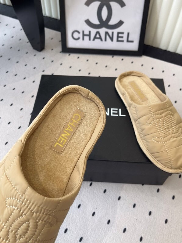 CC Chaussons couple en duvet beige tissu technique