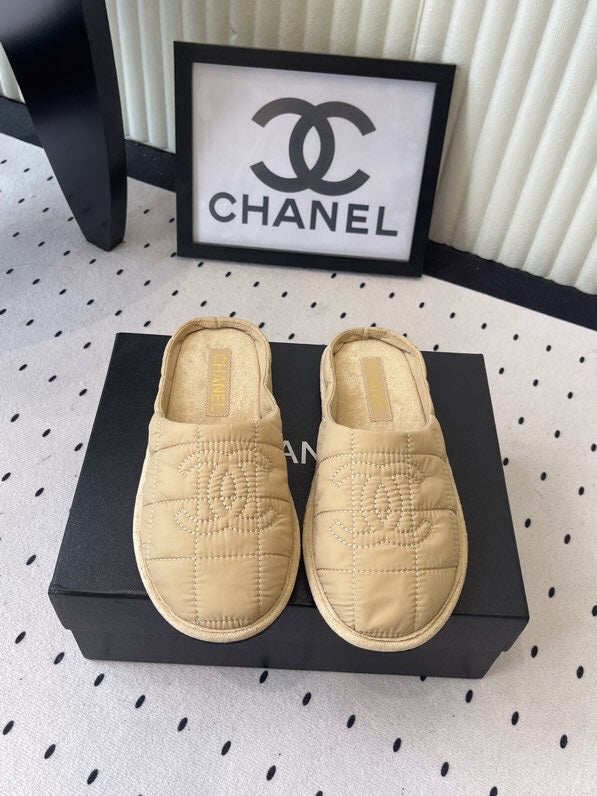 CC Chaussons couple en duvet beige tissu technique