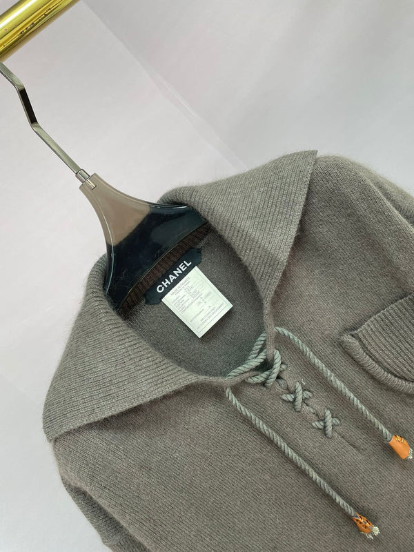 Pull en cachemire gris foncé Chanel 2025