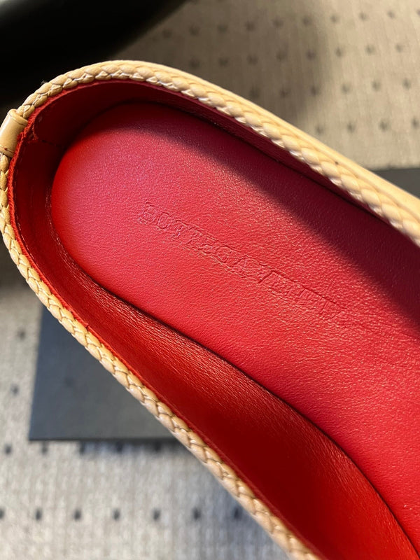 BV 26s Flats Mules Beige Calfskin