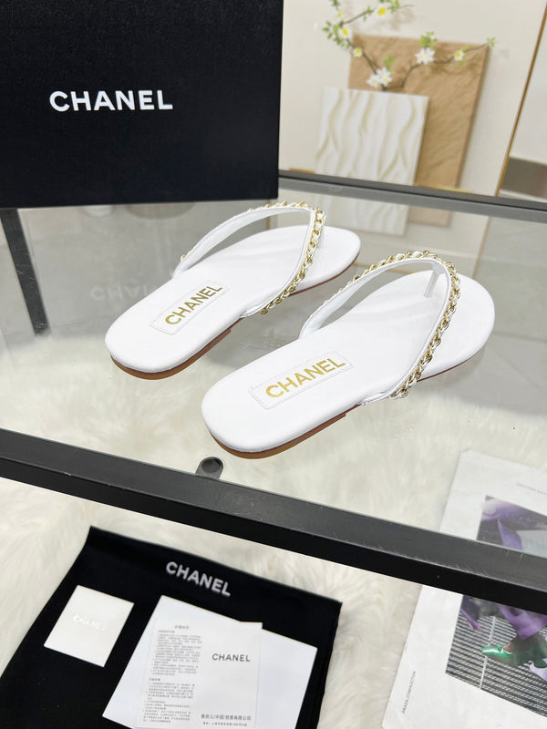 CC 26s Thong With Chain White Shiny Sheepskin 684865