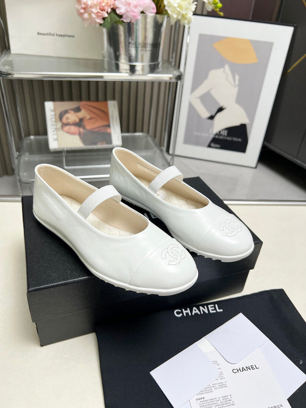 CC 26s Ballerine en agneau blanc brillant 684825