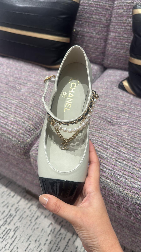 CC 25 Pearls Mary Jane Shoes White Black Lambskin & Calfskin 399019