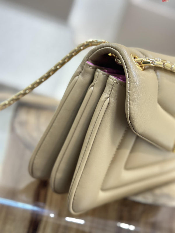 BVL Serpenti Reverse Shoulder Bag 22.5cm Beige Calfskin GHW 188584