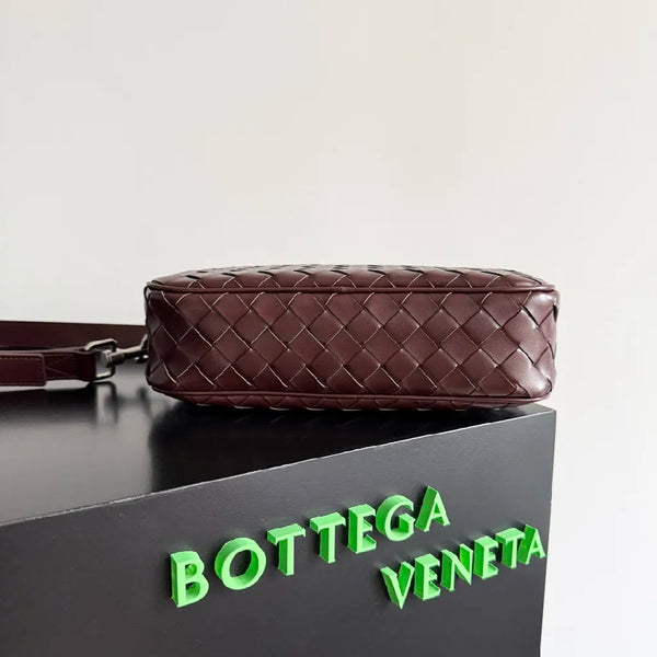 BV 25 Small Intrecciato Camera Bag 24.5cm Barolo Cowhide HW