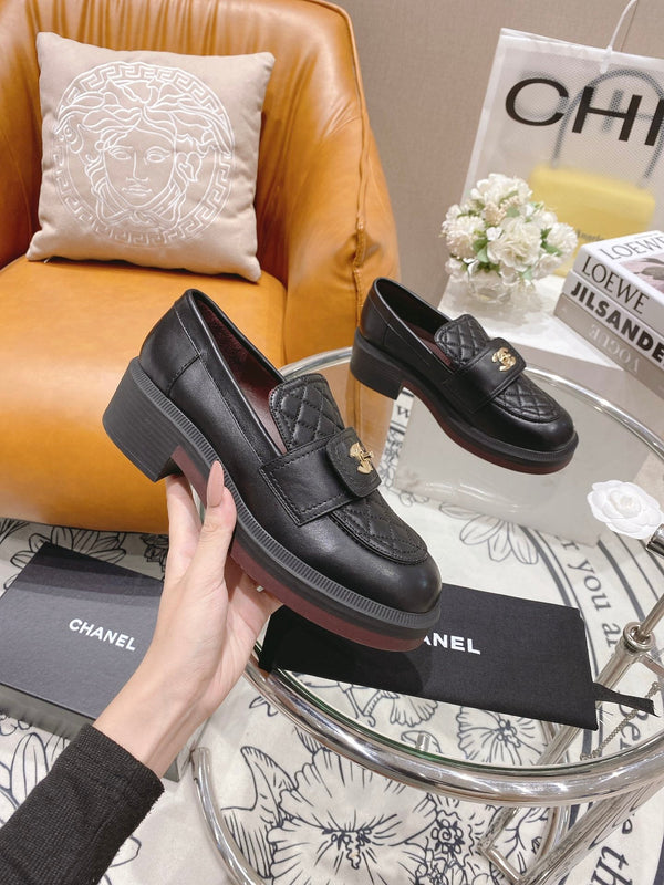 CC 2026 Quilted CC Turnlock Loafers Lambskin 162104