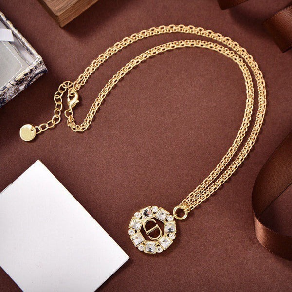 Collana con ciondolo in oro e diamanti CD