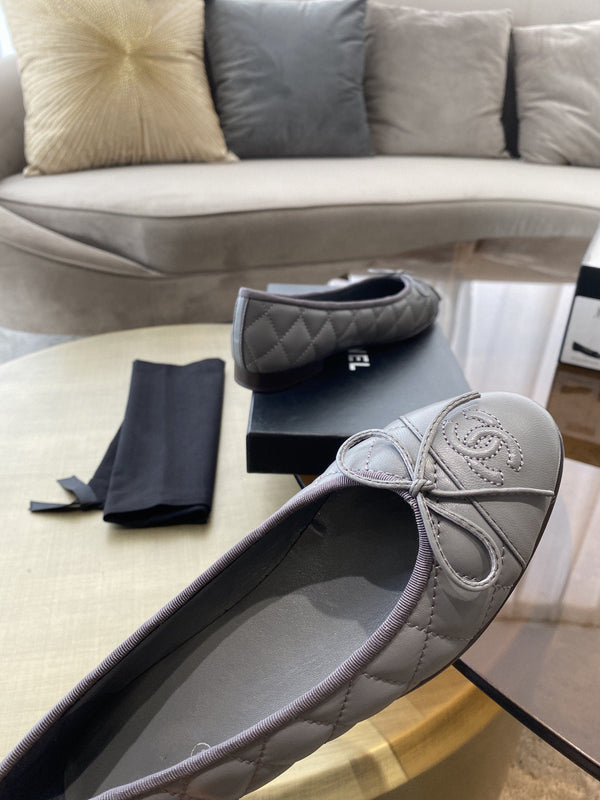 ballerine in pelle di agnello trapuntata grigia