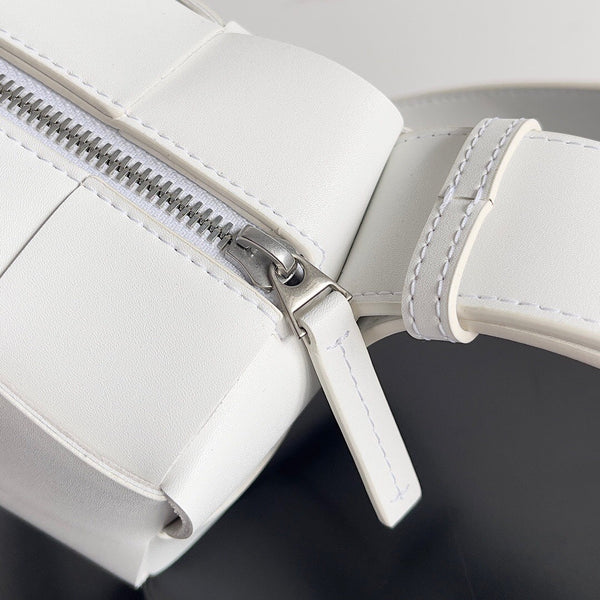 BV SMALL BRICK 24CM PELLE DI AGNELLO BIANCA