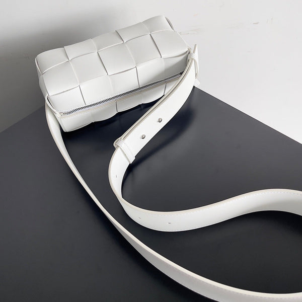 BV SMALL BRICK 24CM PELLE DI AGNELLO BIANCA