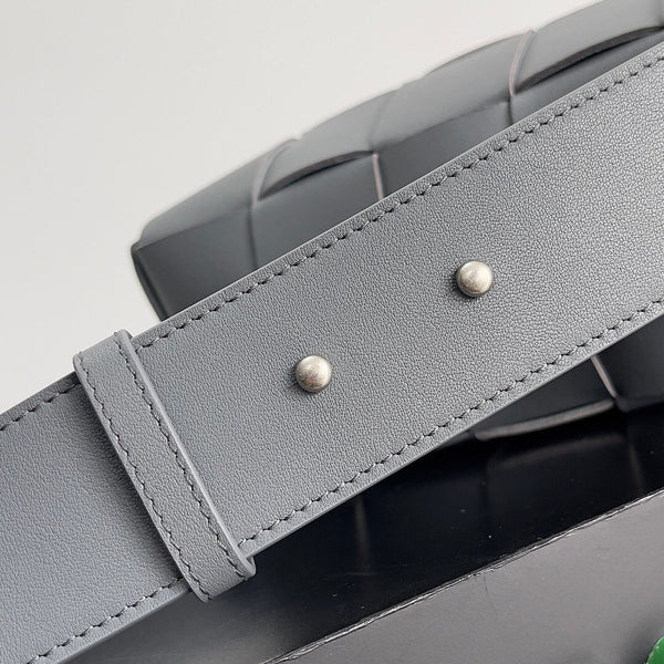 BV SMALL BRICK 24CM PELLE DI AGNELLO GRIGIA