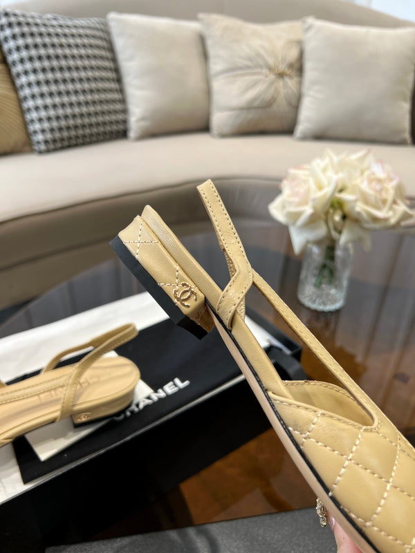 slingback in pelle di vitello trapuntata beige