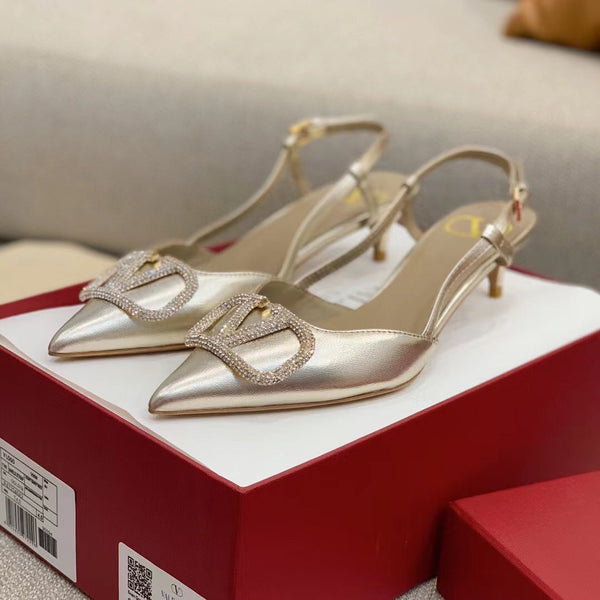 Vlogo Signature Slingback in pelle di vitello dorata con diamanti