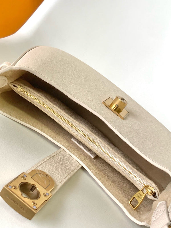 low key shoulder bag 26cm cream calfskin