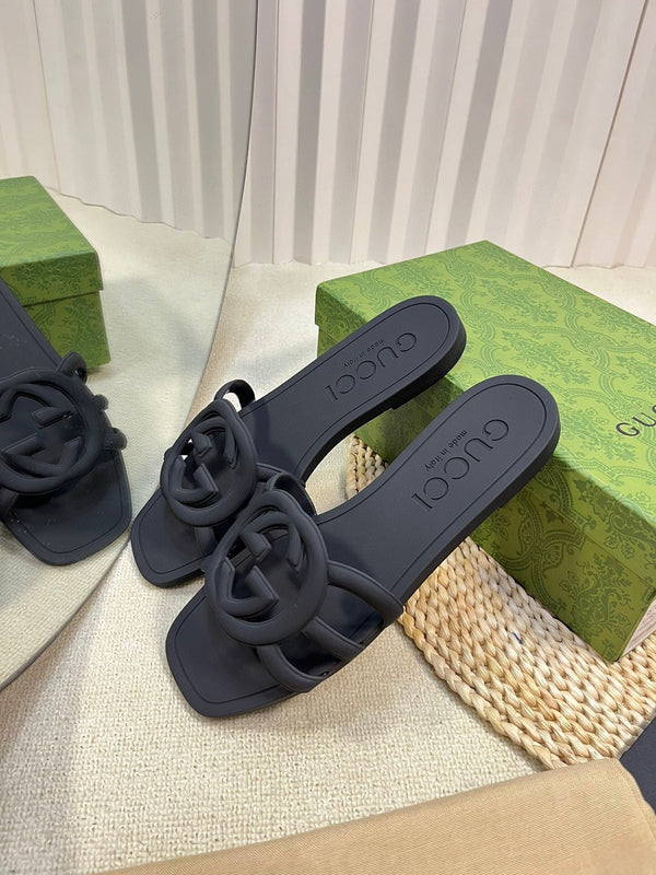 GG Interlocking G slide sandal black rubber
