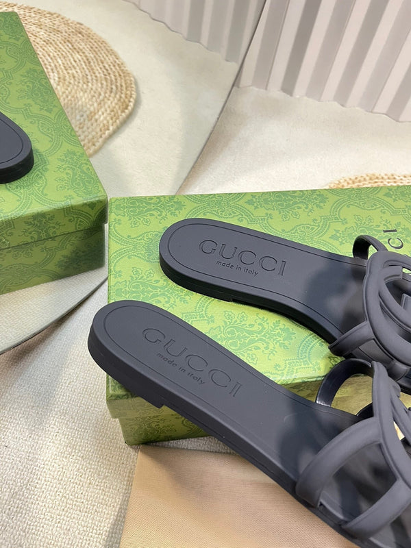 GG Interlocking G slide sandal black rubber