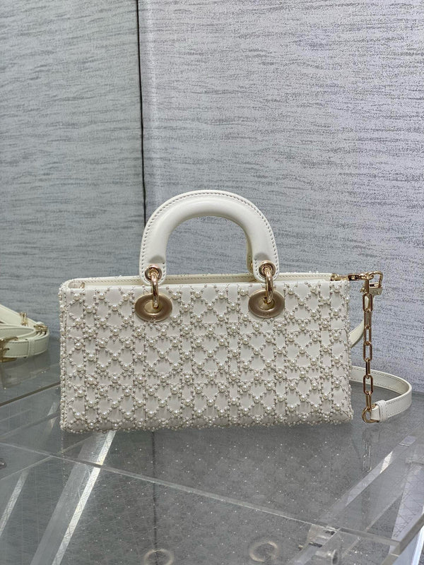 MEDIUM LADY D-JOY 26 BIANCO LATTE PELLE DI VITELLO PERLA
