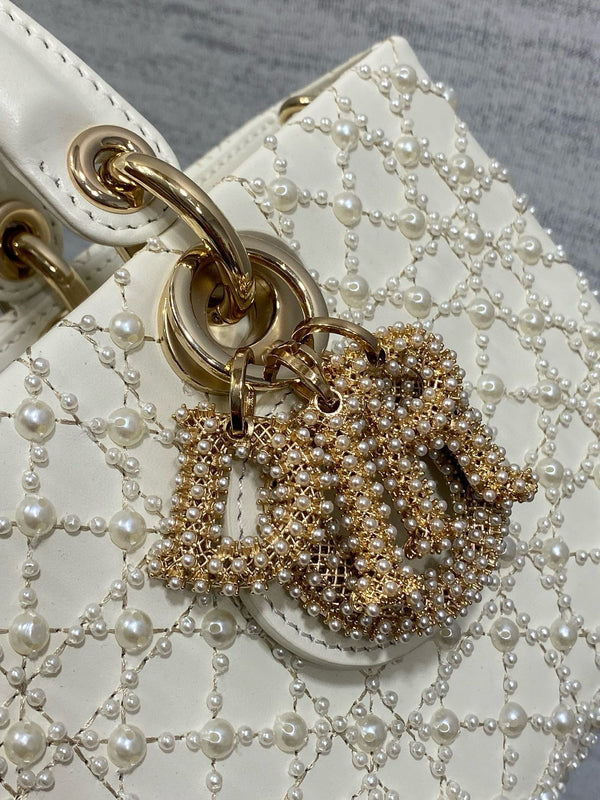 MEDIUM LADY D-JOY 26 BIANCO LATTE PELLE DI VITELLO PERLA