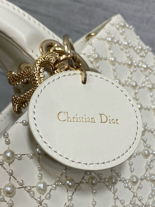 MEDIUM LADY D-JOY 26 BIANCO LATTE PELLE DI VITELLO PERLA