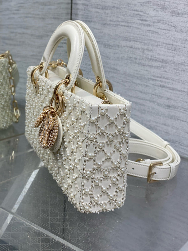 MEDIUM LADY D-JOY 26 BIANCO LATTE PELLE DI VITELLO PERLA