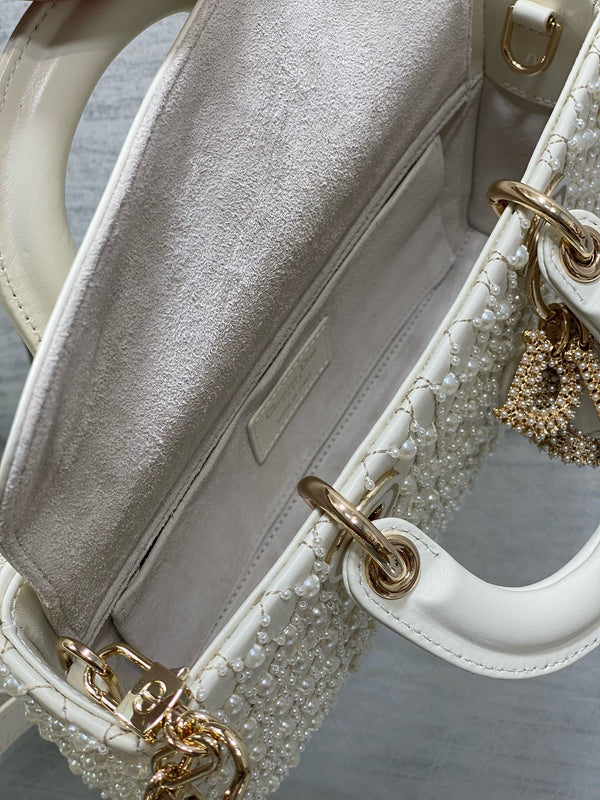 MEDIUM LADY D-JOY 26 BIANCO LATTE PELLE DI VITELLO PERLA