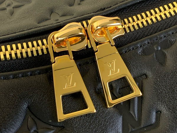 Coussin Hobo MM 38cm Black Monogram Empreinte Leather