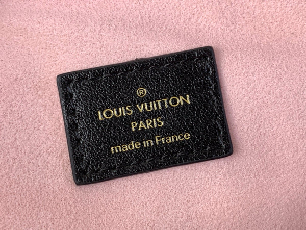 Coussin Hobo MM 38cm Black Monogram Empreinte Leather