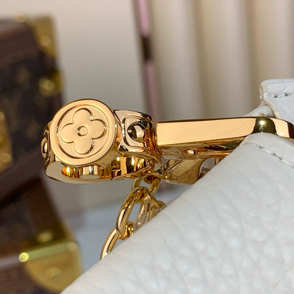 Micro Capucines 10.5cm White Cowhide Leather