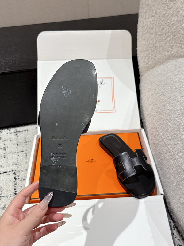 HM 25 Oran Sandal Black Calfskin White Stiching