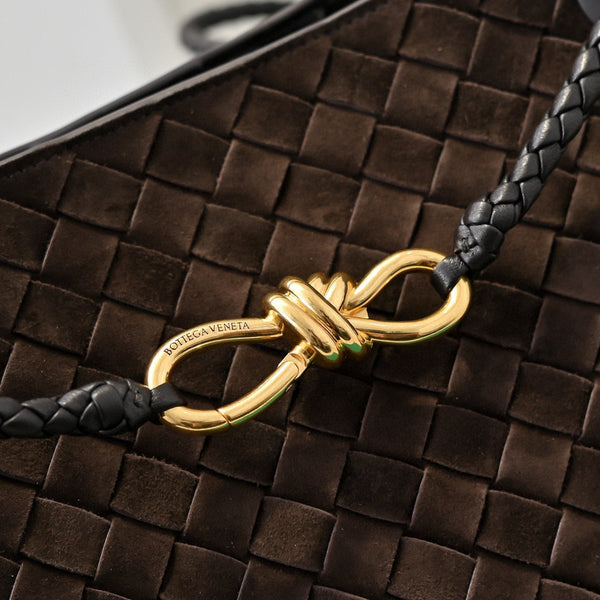 BV Tasche Andiamo 32cm Chocolate Lambskin Suede Ghw