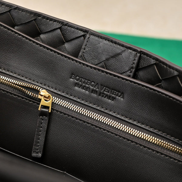 BV Tasche Andiamo 32cm Chocolate Lambskin Suede Ghw