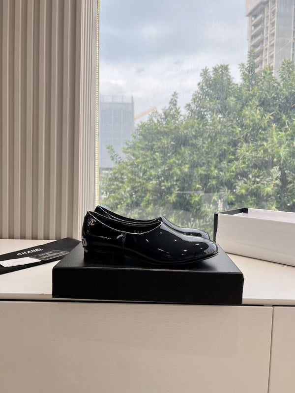 CC MOCCASINS BLACK PATENT CALFSKIN GHW