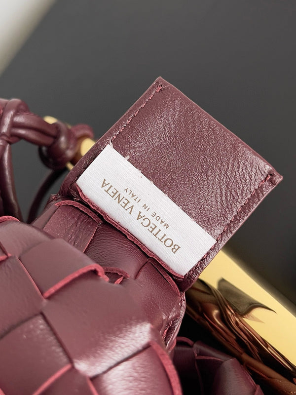 SARDINE 39 WITH CHAIN IN BAROLO LAMBSKIN