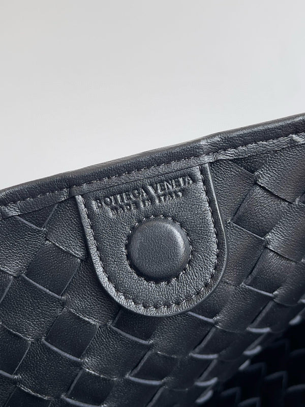 SARDINE 39 WITH CHAIN IN BLACK LAMBSKIN
